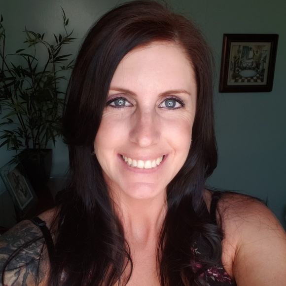 Meet your Posher, Monica - Picture 1 of 2